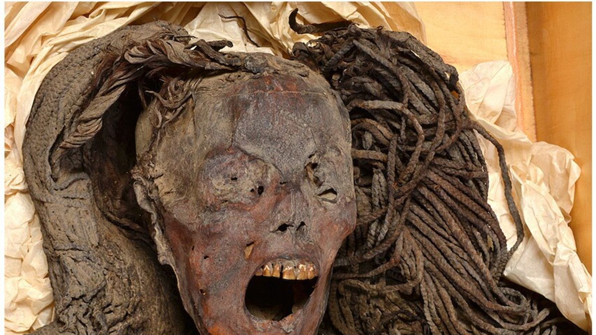 L’espressione della mummia urlante provocata dagli spasmi che la condussero alla morte