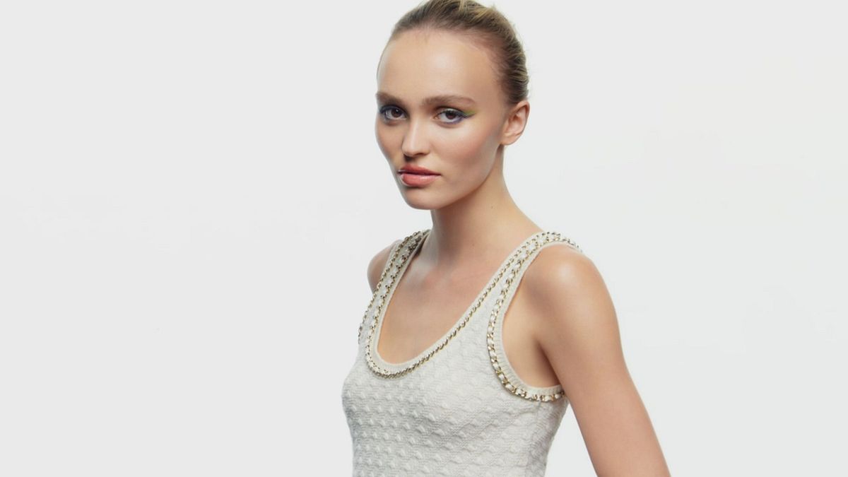 Chanel: Lily-Rose Depp per la collezione make up estate 2024