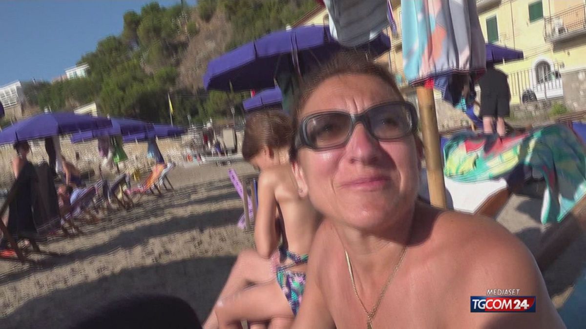 12.05 ELBA SPIAGGIA CON OMBRELLONI GRATIS SRV