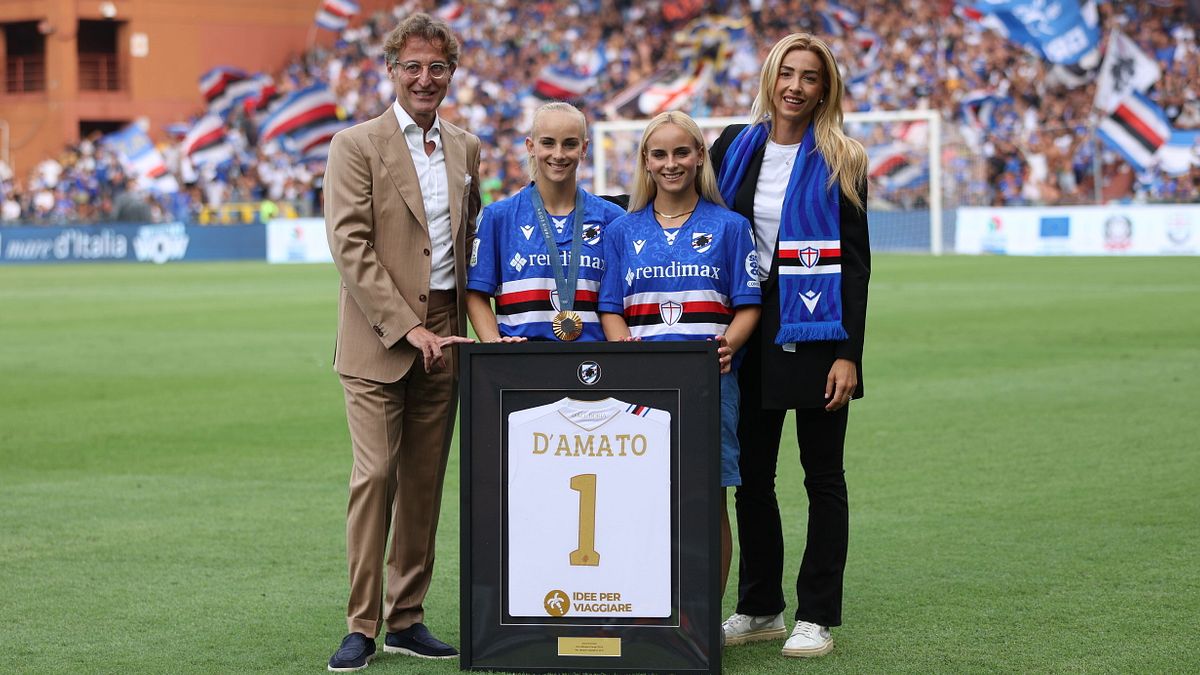 Celebrazione importante prima del calcio d'inizio della sfida tra Sampdoria e Bari. Alice D'Amato è stata premiata prima del calcio d'inizio della sfida in seguito alla medaglia d'oro vinta alle Olimpiadi di Parigi nella ginnastica. Insieme a lei anche la sorella Asia. 