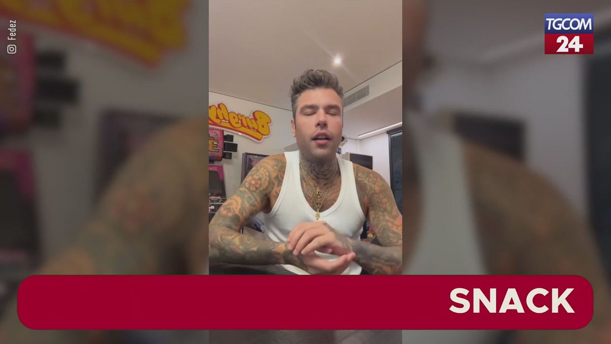 Salta l'autotune e Fedez stona: "Non sono Celine Dion"