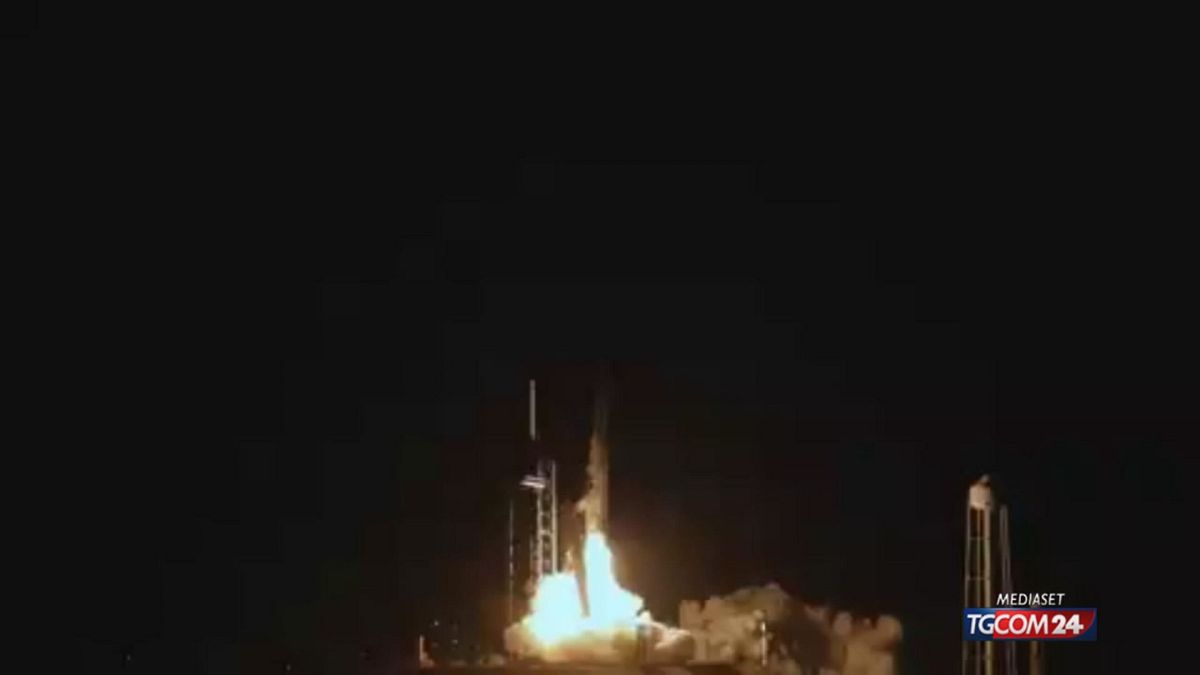 18.00 SPACEX, PRIMA PASSEGGIATA SPAZIALE PRIVATA