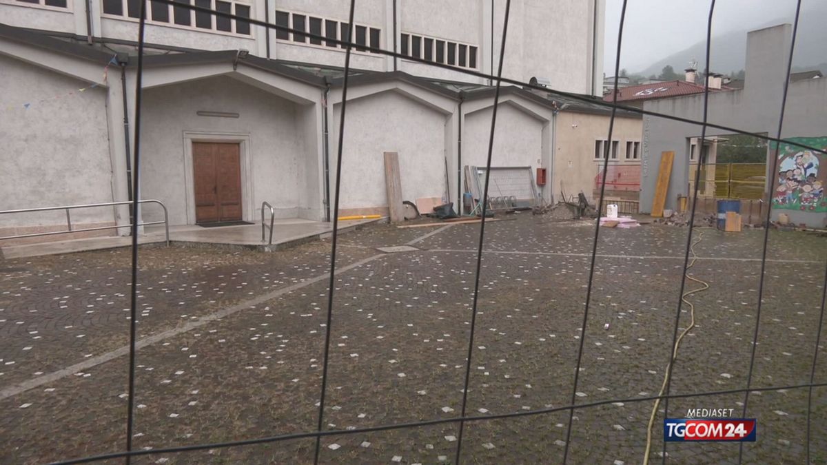 12.05 TRENTO, PARROCO E MURO DI RECINZIONE (AUDIO OK)