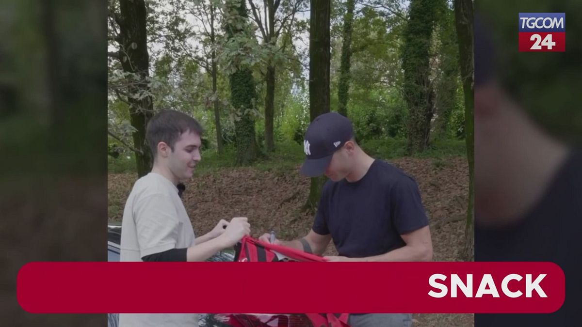 Che regalo per Morata: un tifoso gli dona un quadro e una dedica