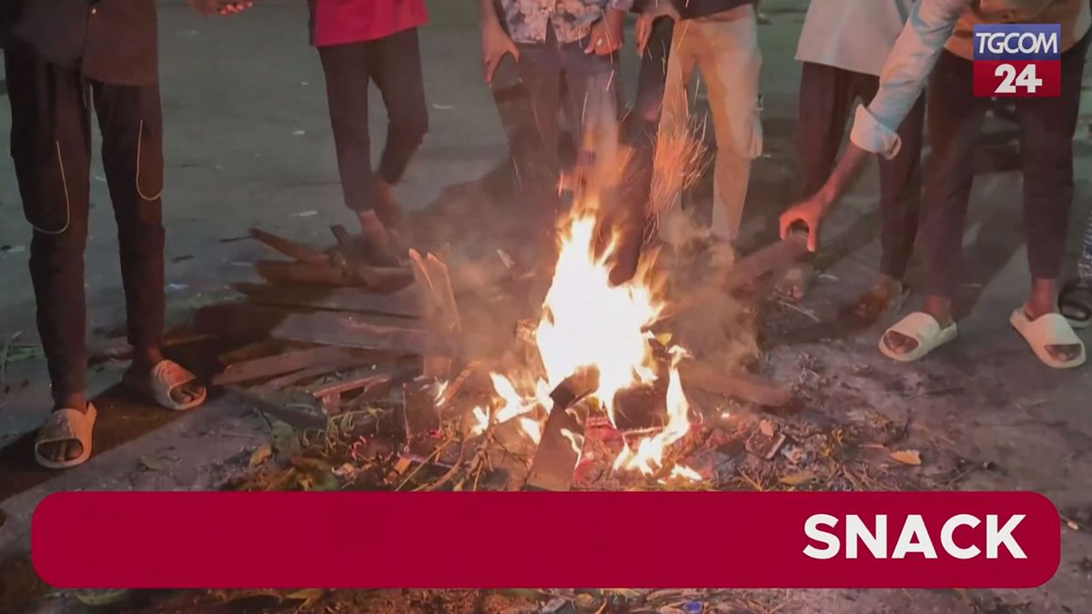 Bangladesh, proteste a Dacca: manifestanti circondano il palazzo presidenziale