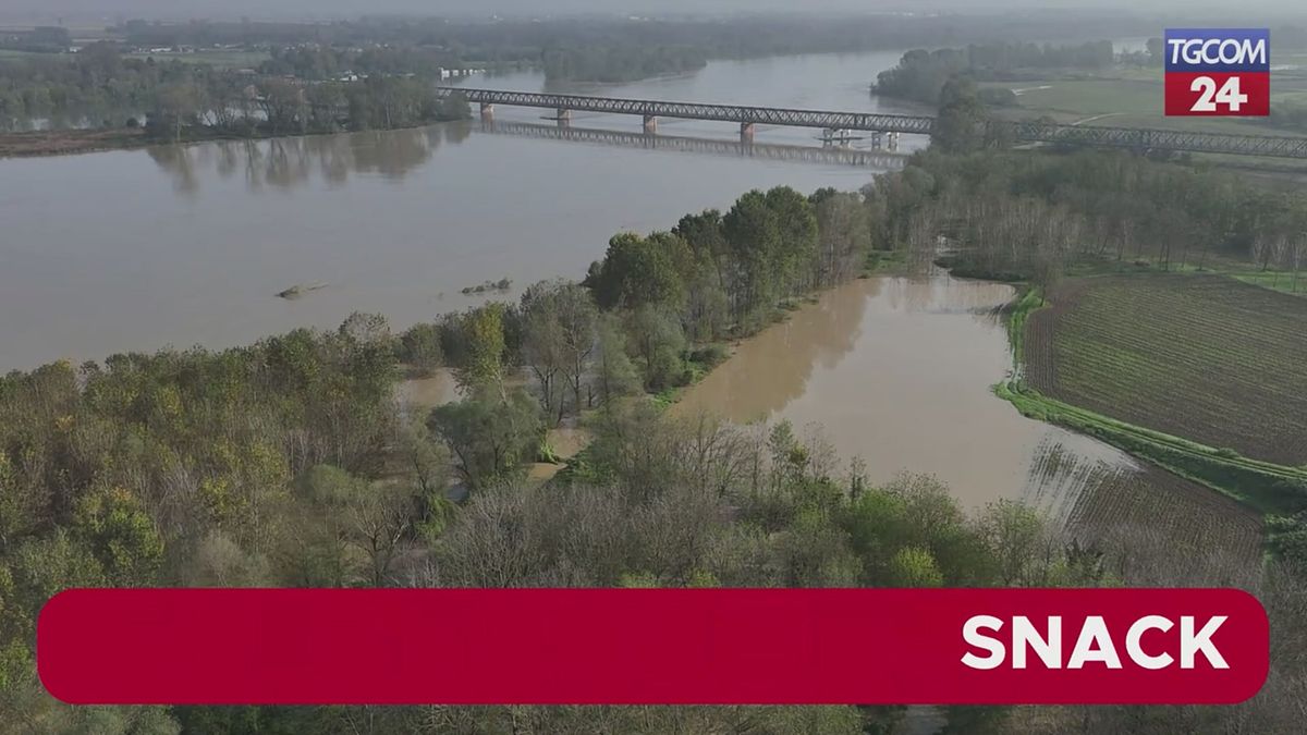 Pavia, la piena del Po dal Ponte della Becca