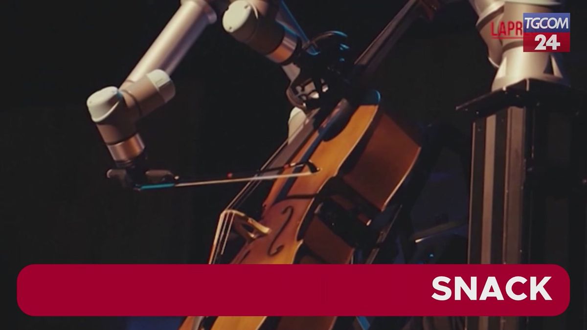 Svezia, il robot violoncellista suona con l'orchestra sinfonica di Malmo