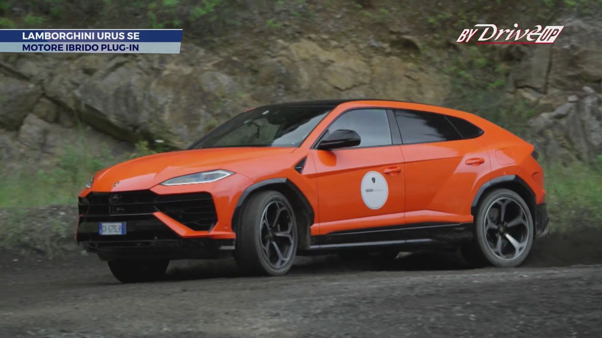 Lamborghini Urus SE, la prova in Versilia