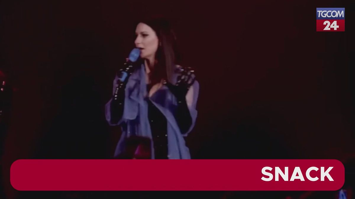 Laura Pausini canta per la Spagna: la dedica del concerto alle persone colpite dall'alluvione