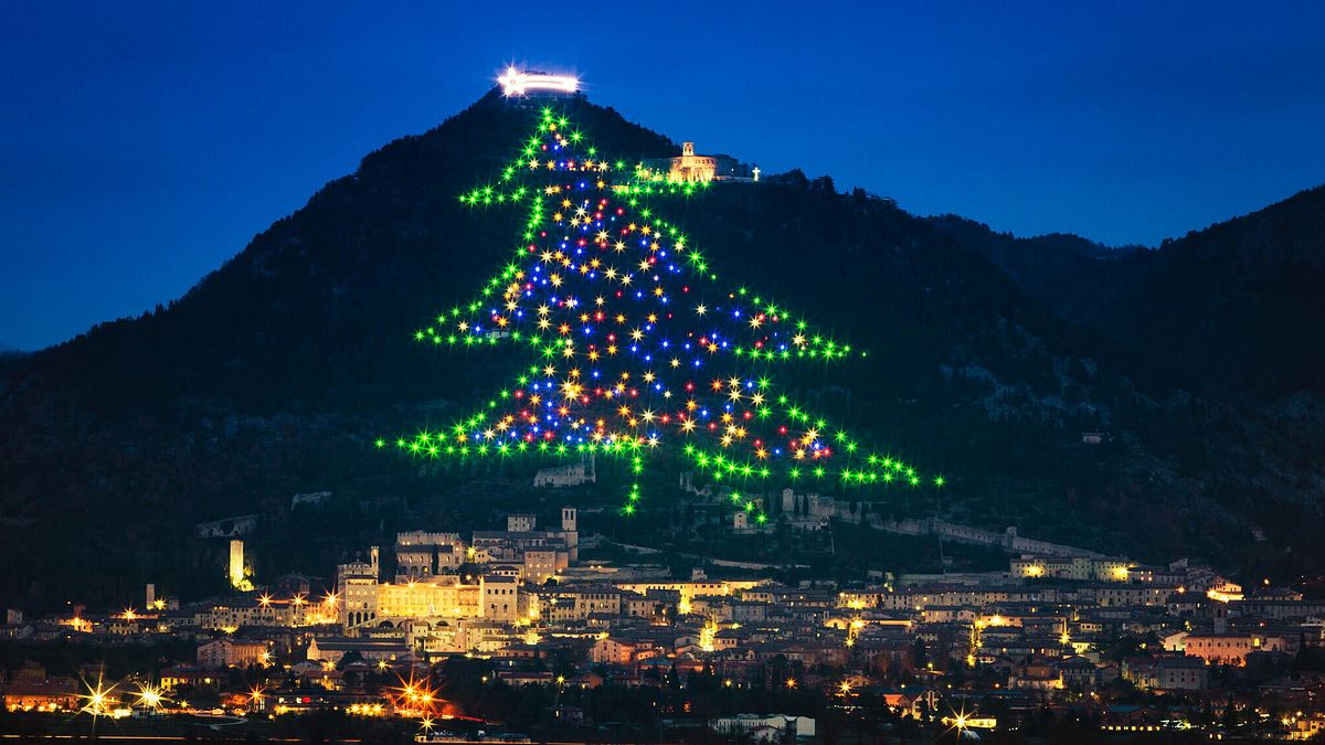  Gubbio: l'albero di Natale più grande del mondo