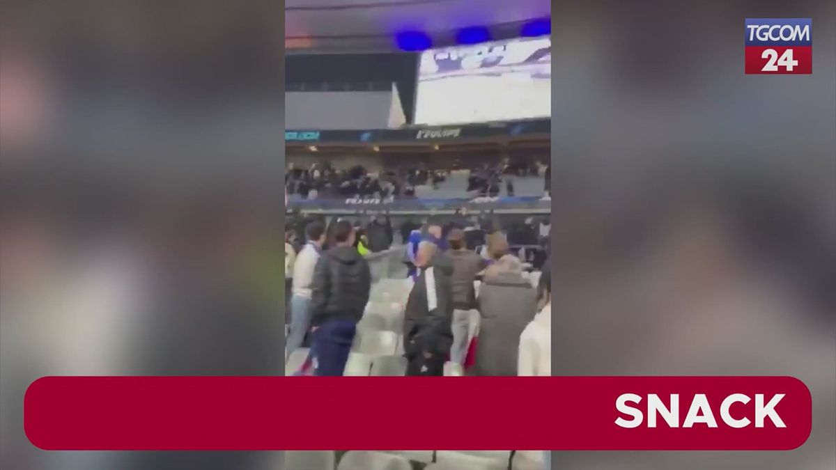 Parigi, tensioni e fischi fra tifosi allo Stade de France durante il match Francia-Israele