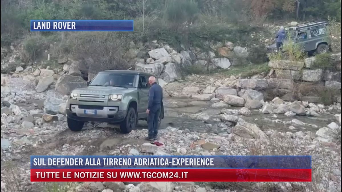 Sul Land Rover Defender alla Tirreno-Adriatica Experience 2024