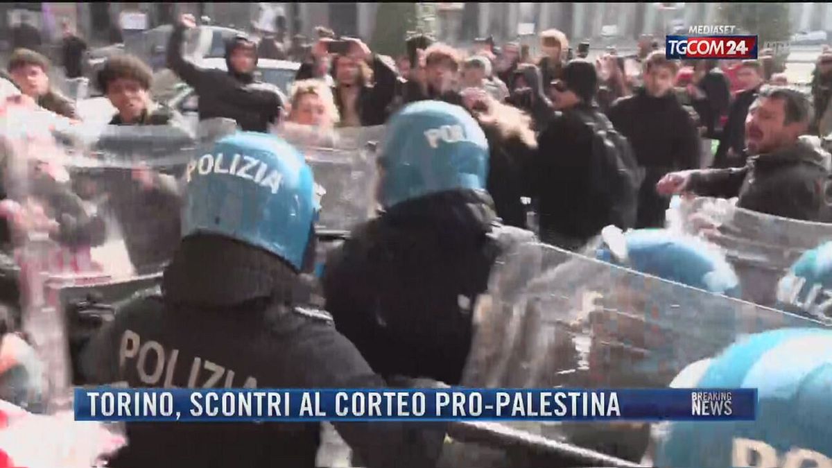 Breaking News delle 21.30 | Torino, scontri al corteo pro-Palestina