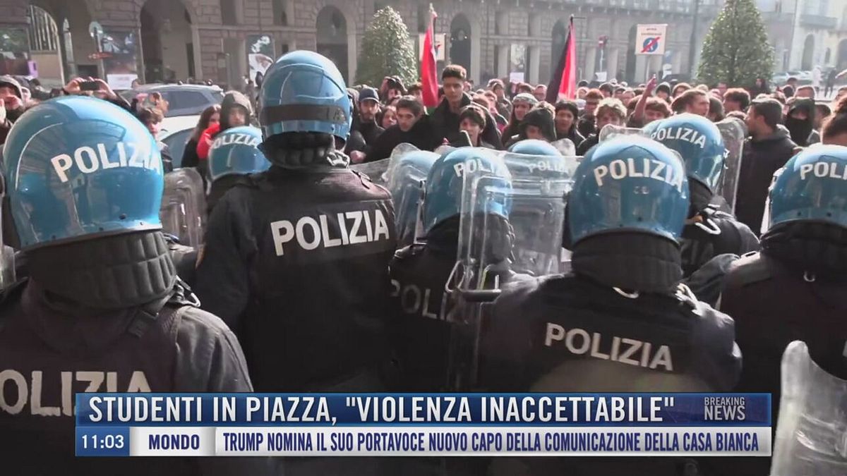 Breaking News delle 11.00 | Studenti in piazza, "violenza inaccettabile"