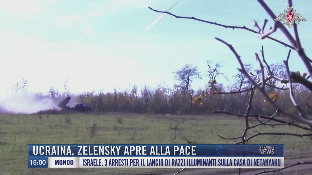 Breaking News delle 16.00 | Ucraina, Zelenky apre alla pace