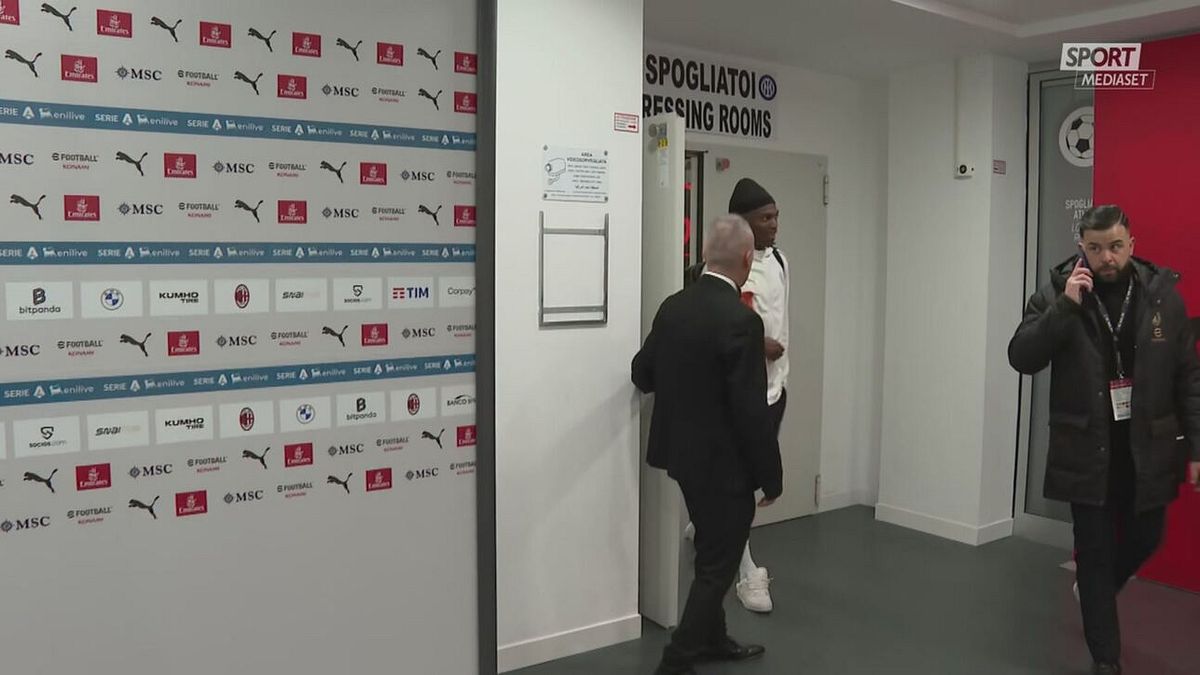 Milan, Leao lascia San Siro zoppicando dopo la Juve