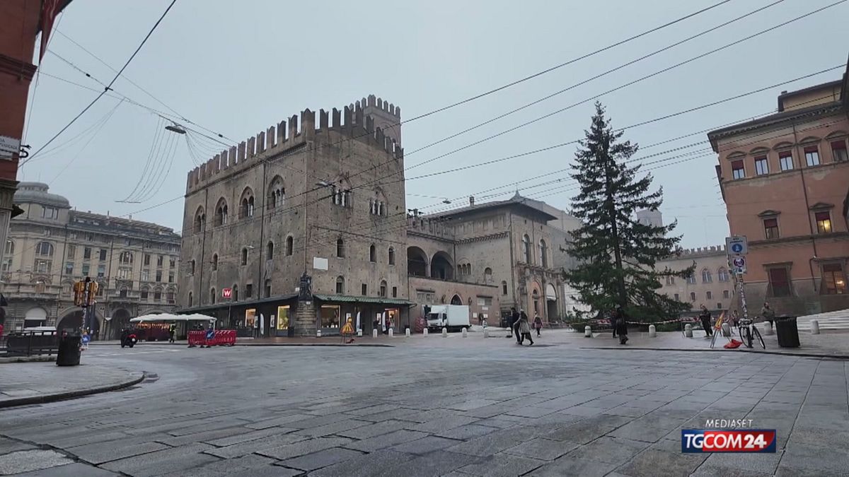 18.01 BOLOGNA, IL NATALE DIVIDE LA CITTA' SRV