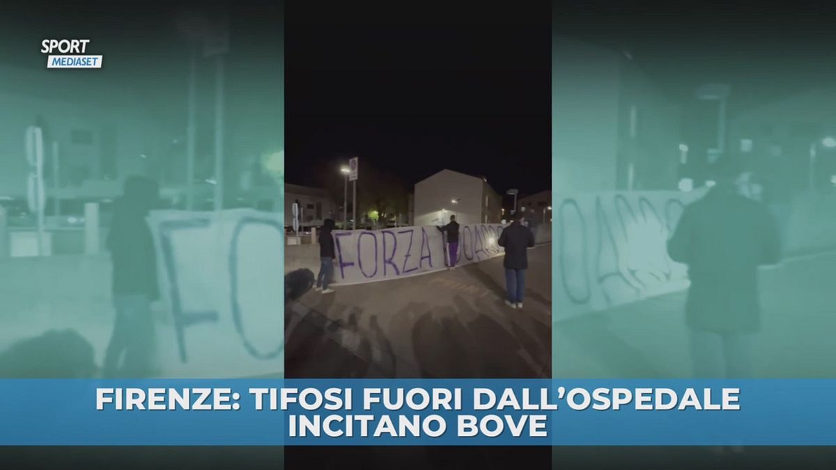 Firenze: tifosi fuori dall'ospedale Careggi incitano Bove