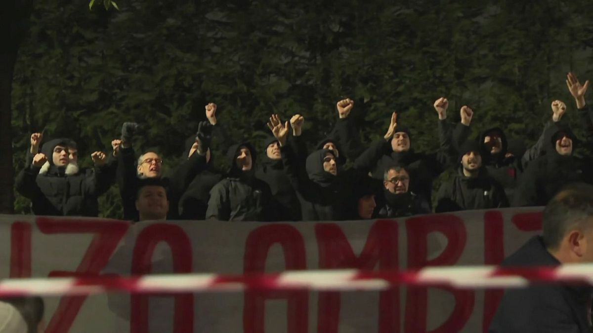 Milan, continuano le proteste dei tifosi