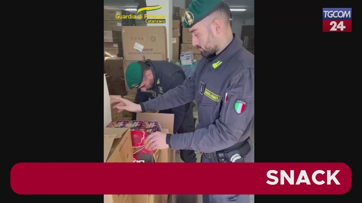 Catanzaro, sequestrate due tonnellate di fuochi d'artificio irregolari