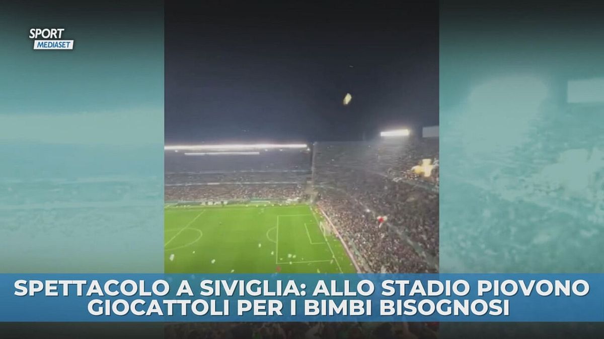 Pioggia di peluche allo stadio