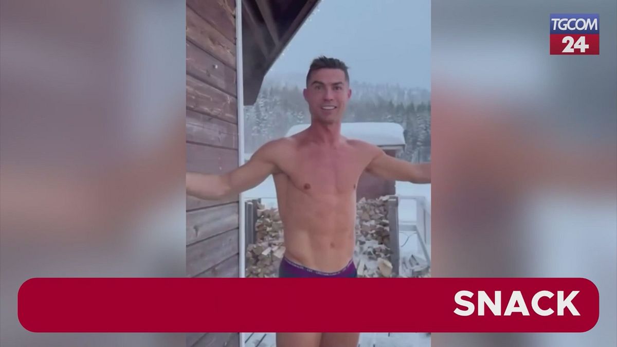 Ronaldo sfida il freddo, bagno gelato in Lapponia