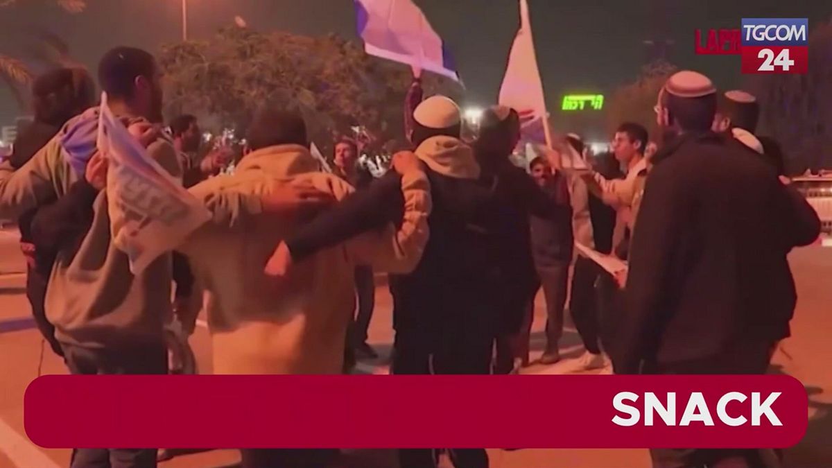 Israele, manifestanti si riuniscono a Sderot: "Sì agli insediamenti a Gaza"