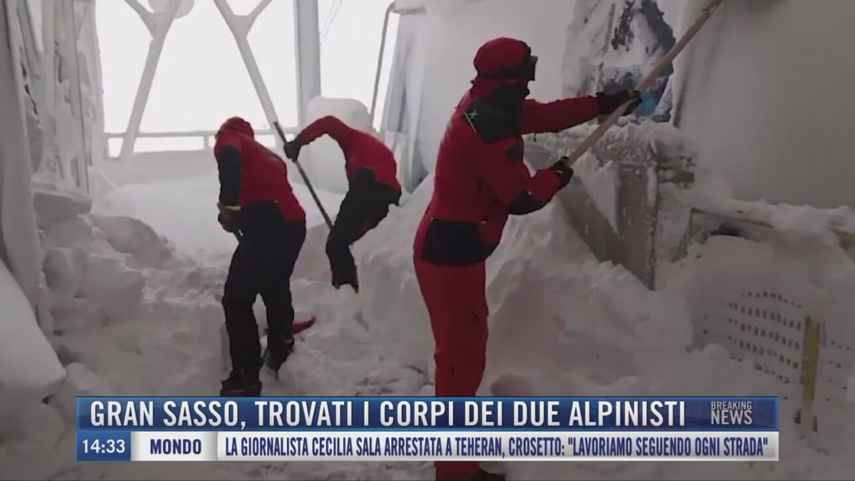 Breaking News delle 14.00 | Gran Sasso, trovati i corpi dei due alpinisti