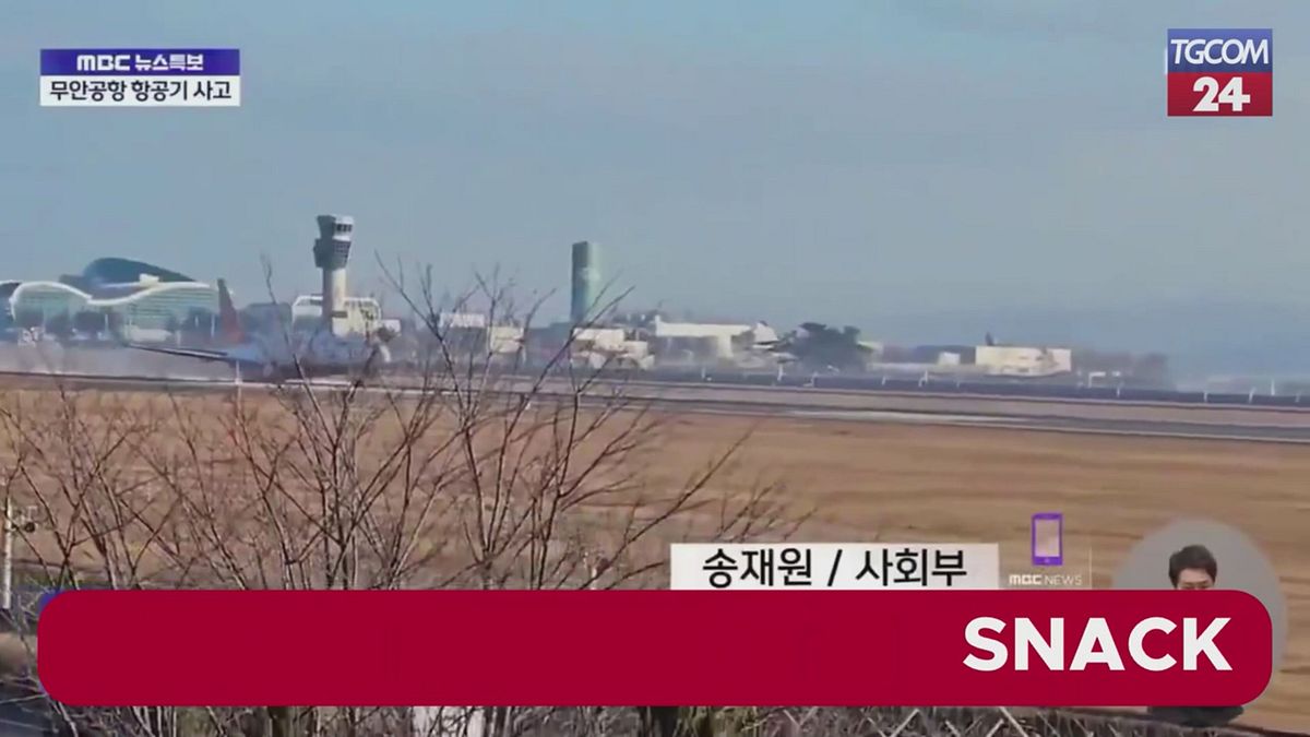 Corea del Sud, aereo esce di pista e prende fuoco: il video dell'impatto