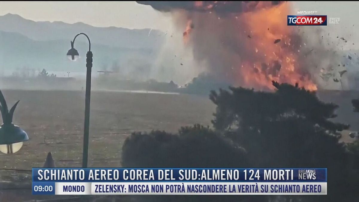 Breaking News delle 9.00 | Schianto aereo Corea del Sud: almeno 124 morti