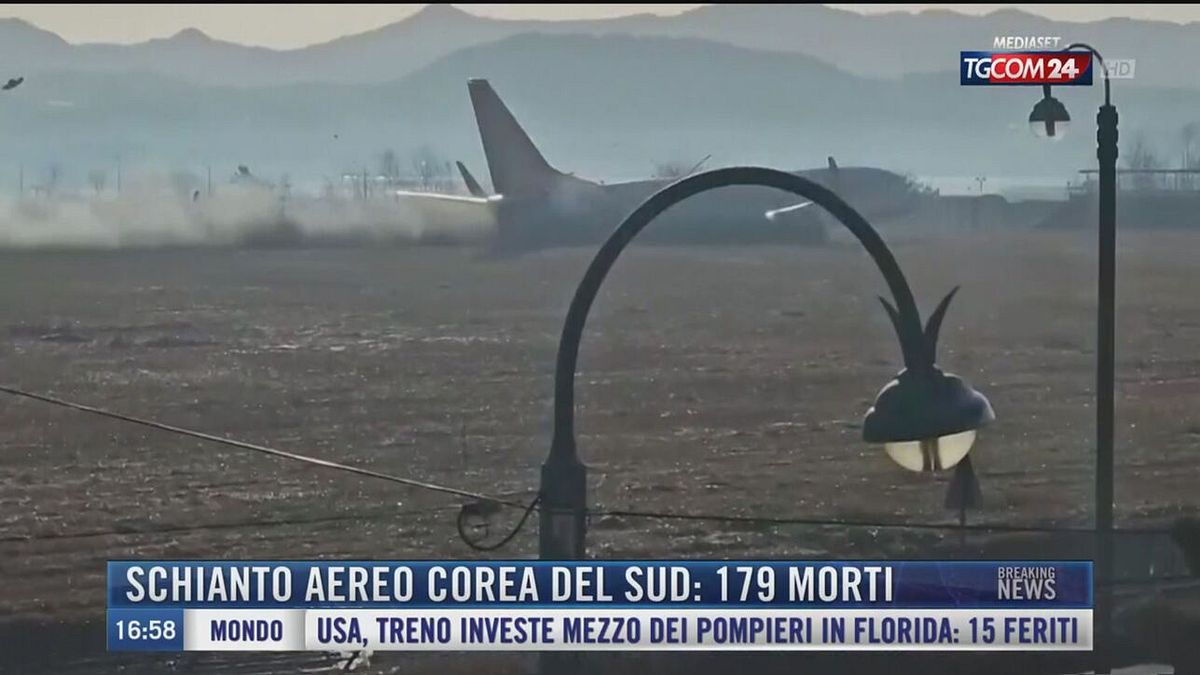 Breaking News delle 17.00 | Schianto aereo Corea del Sud: 179 morti