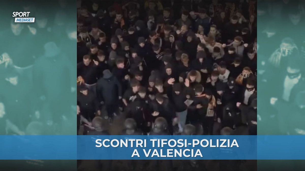 Valencia: contestazione e scontri fuori dallo stadio