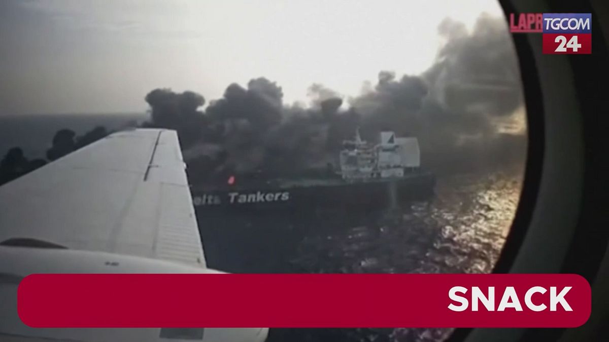 Mar Rosso, spenta la petroliera in fiamme da mesi