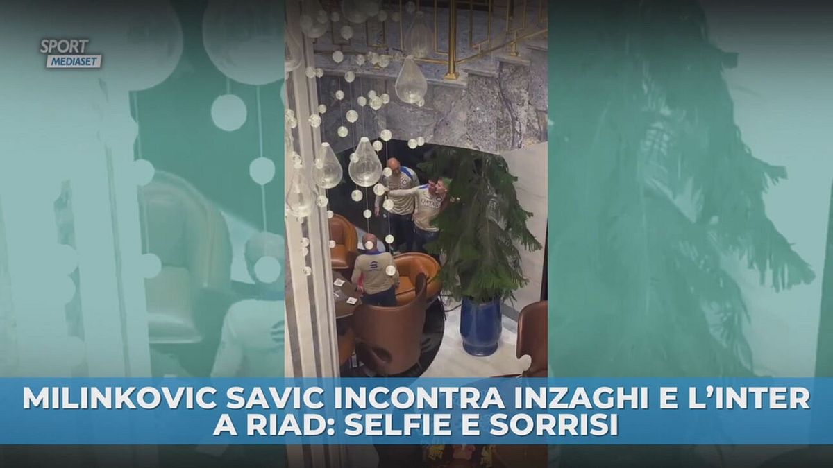 Milinkovic Savic incontra Inzaghi e l'Inter a Riad. Selfie e sorrisi