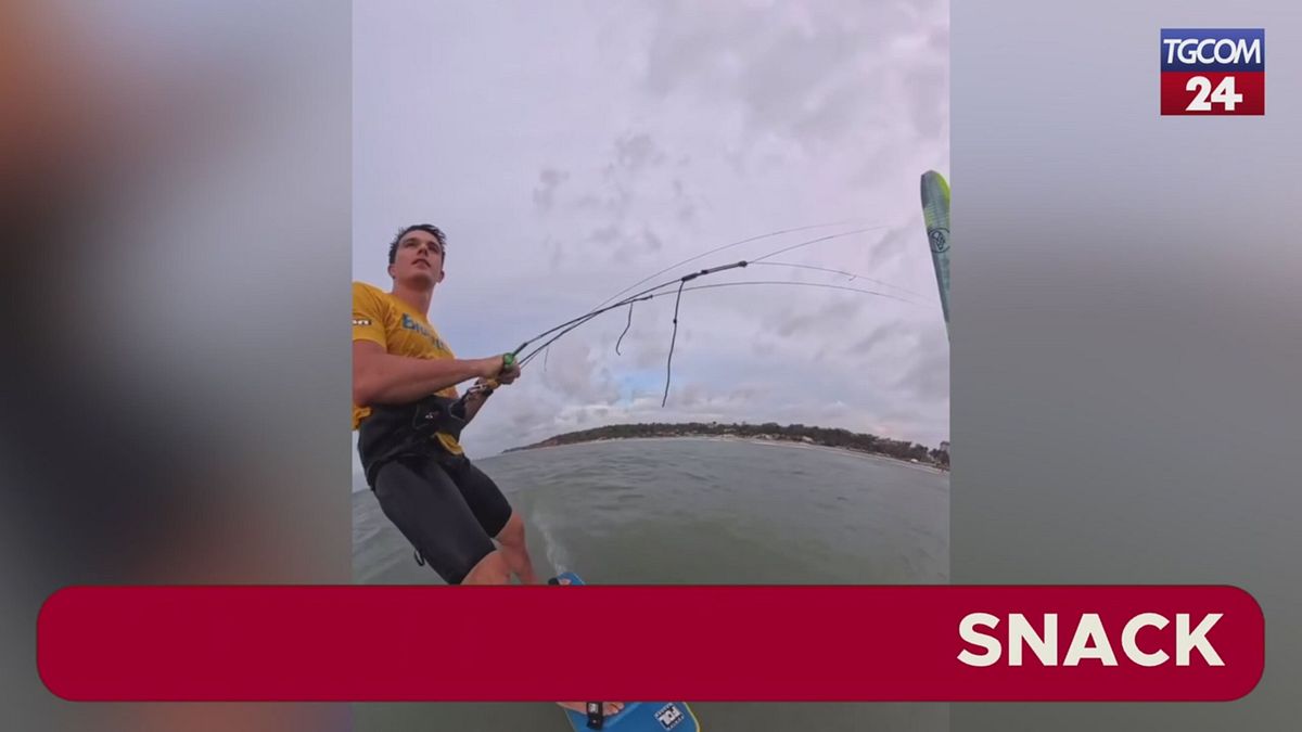 Brasile, campione olimpico di kitesurf salva una donna che stava per annegare