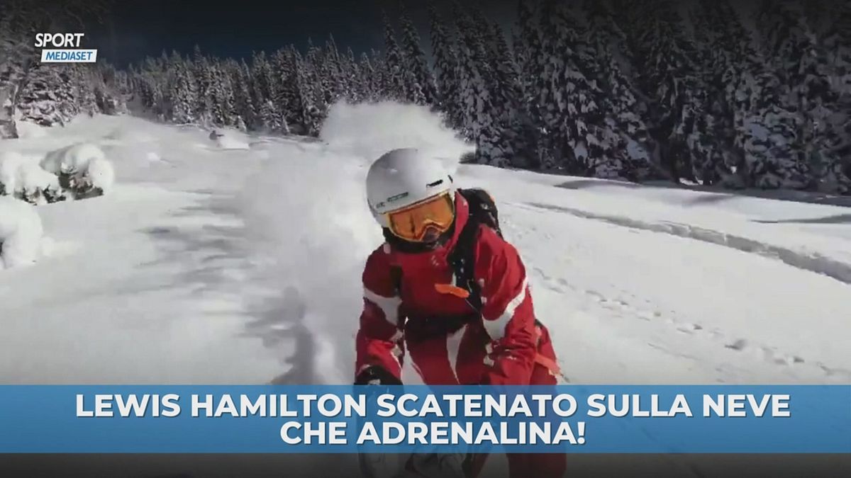 Lewis Hamilton scatenato sulla neve