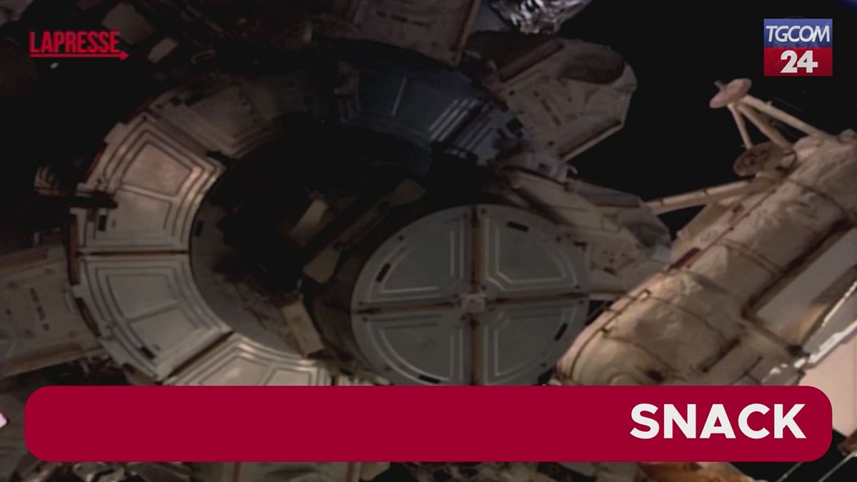 Spazio, astronauta bloccata da 7 mesi sulla Iss esce per una passeggiata spaziale