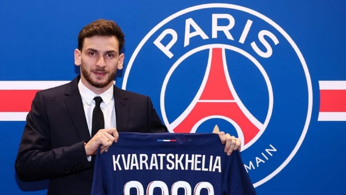 4) Kvaratskhelia (2025): dal Napoli al PSG per 70 milioni di euro più bonus