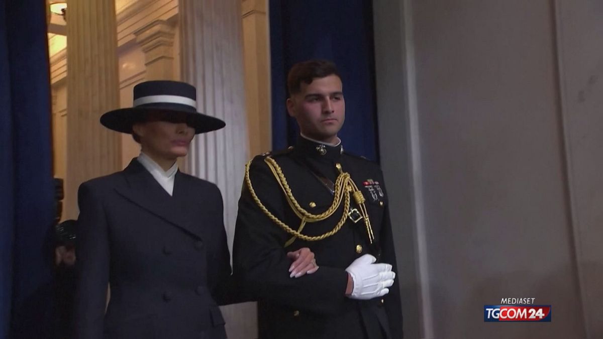 12.00 IL CAPPELLO DI MELANIA SRV