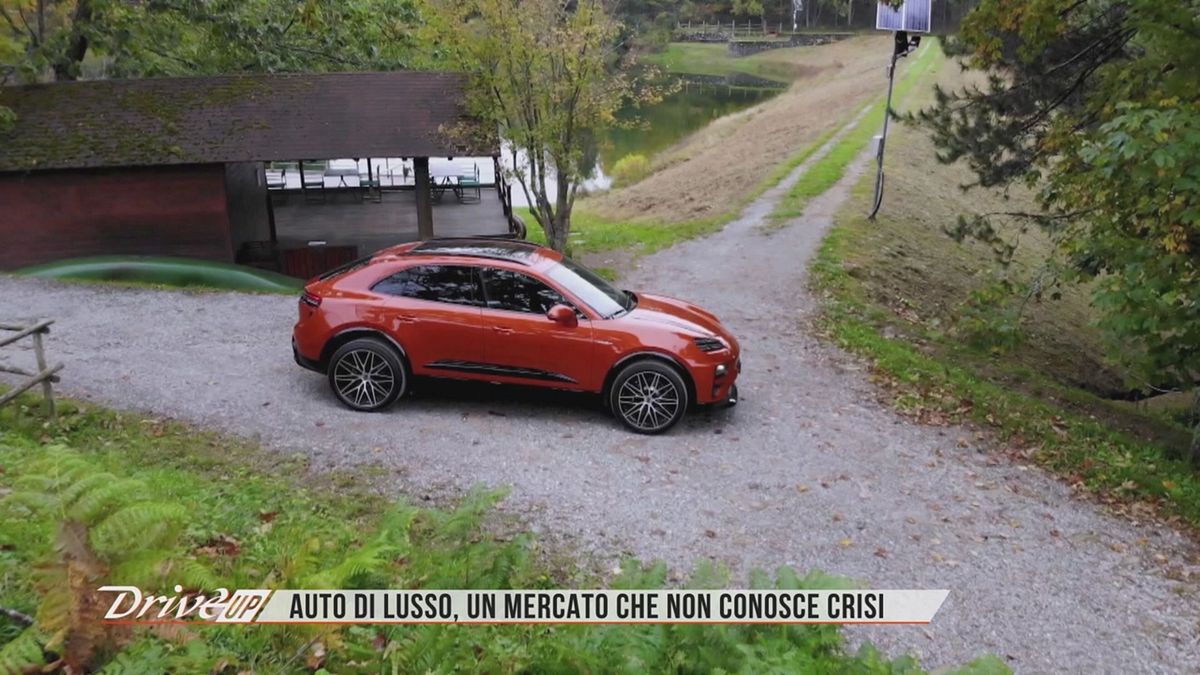 L'Editoriale: auto di lusso, un mercato che non conosce crisi