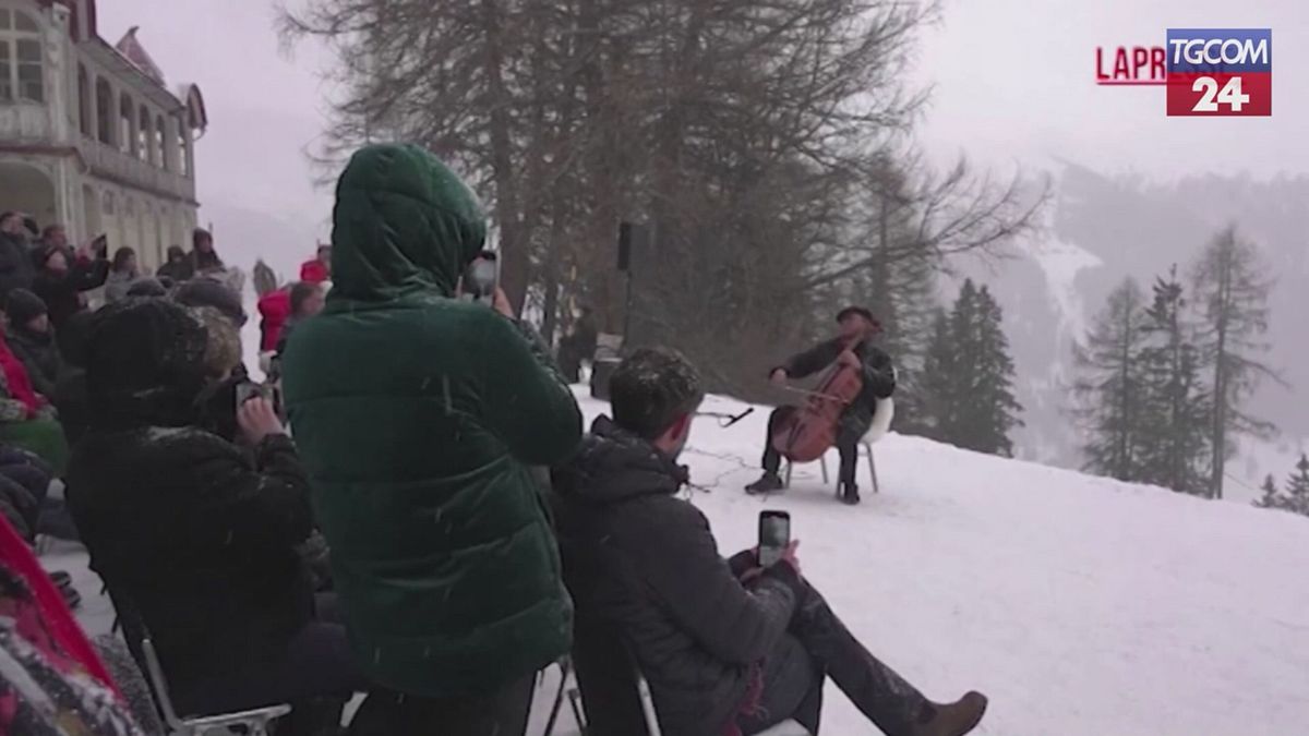 Concerto in mezzo alla neve contro il cambiamento climatico