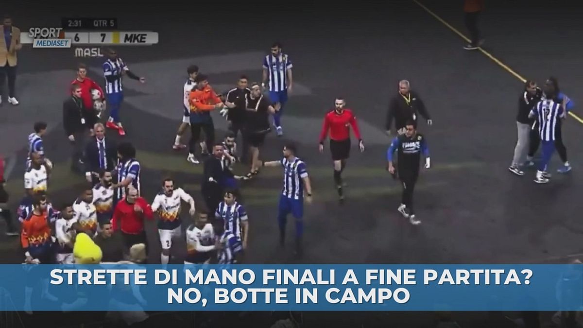 Ma quali strette di mano, botte in campo