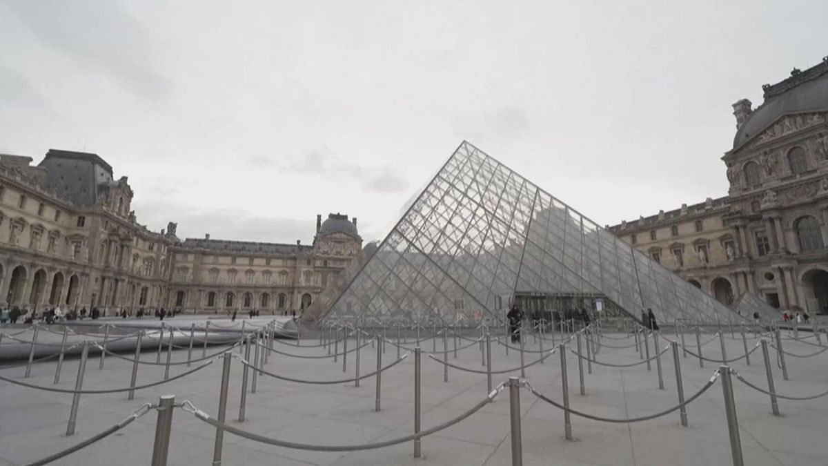 Parigi, polemiche sulle condizioni del Louvre: la Gioconda a rischio trasloco