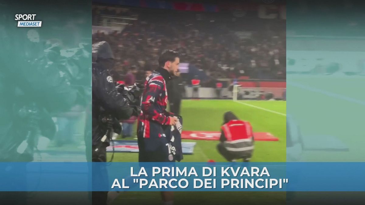 L'urlo dei tifosi del PSG per Kvaratskhelia