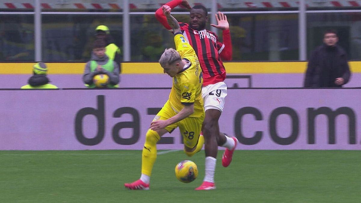 La moviola di Milan-Parma: ammonito Fofana, salterà il derby