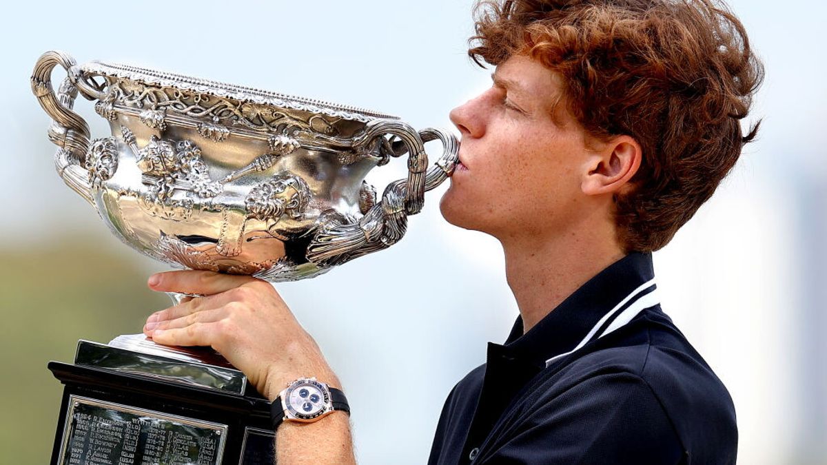 Sinner con la coppa degli Australian Open 2025