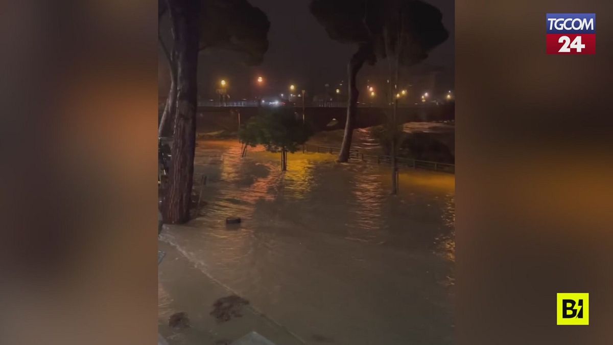 Maltempo in Liguria, a Chiavari esonda l'Entella