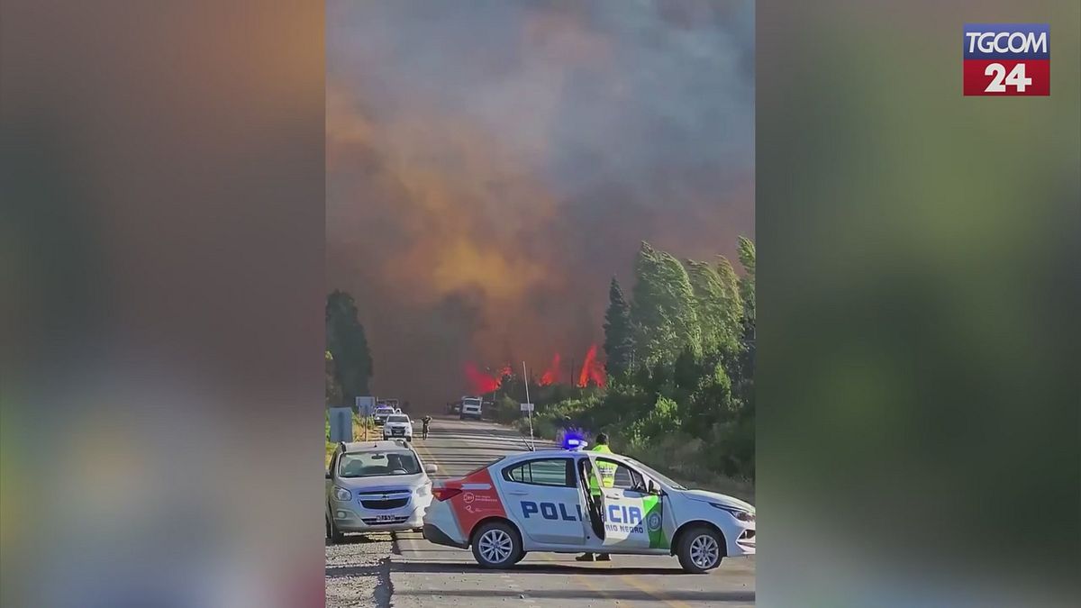 Argentina, vasto incendio sulle colline di El Bolson