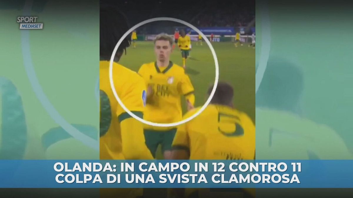 Olanda, in campo in 12 contro 11