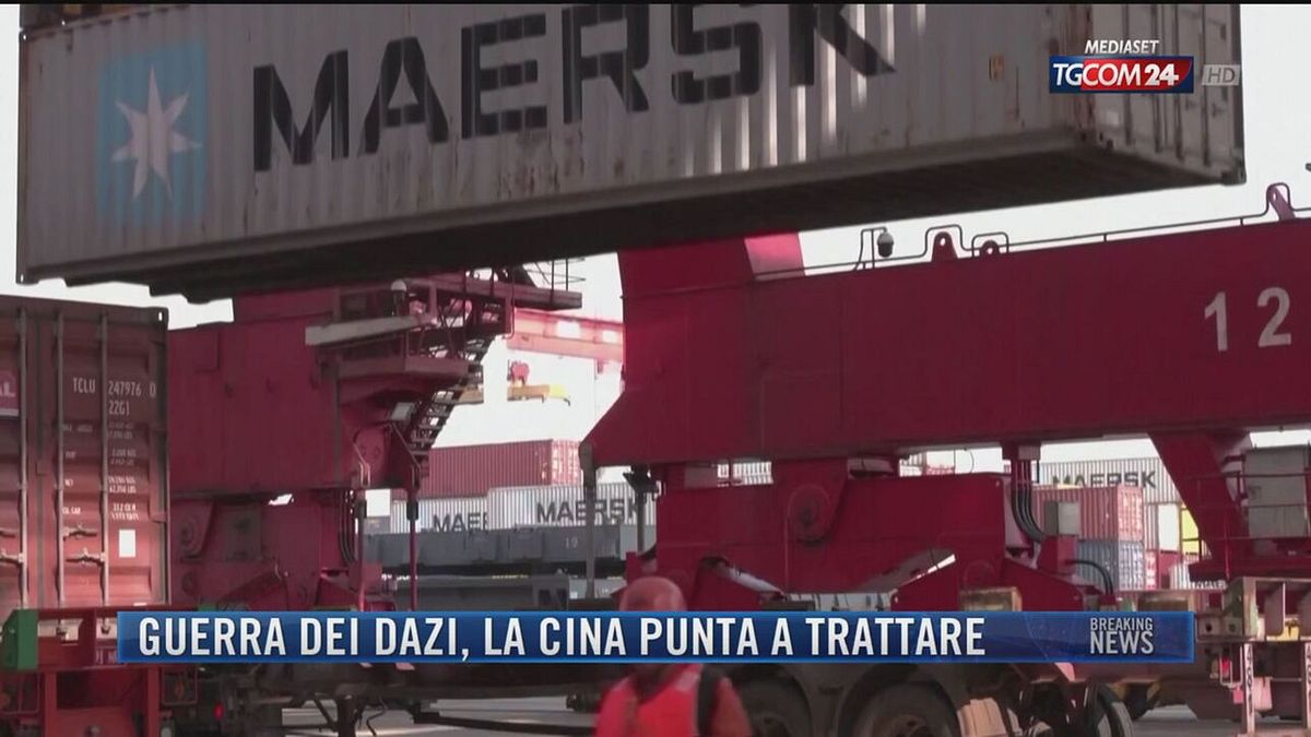 Breaking News delle 21.30 | Guerra dei dazi, la Cina punta a trattare